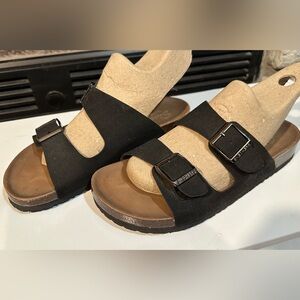 Skechers sandals relaxed fit with Luxe foam size 8